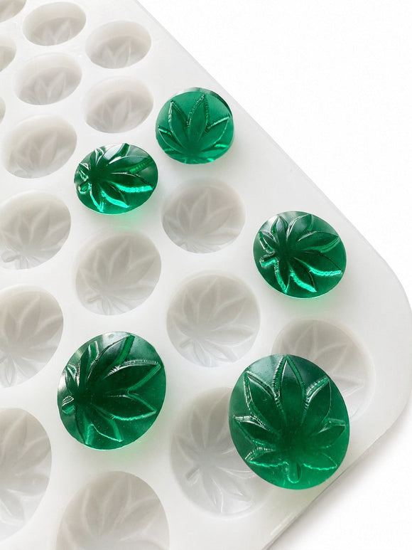 Molde para gomitas de hoja de 3.1 mL, 185 cavidades, con gomitas verde esmeralda